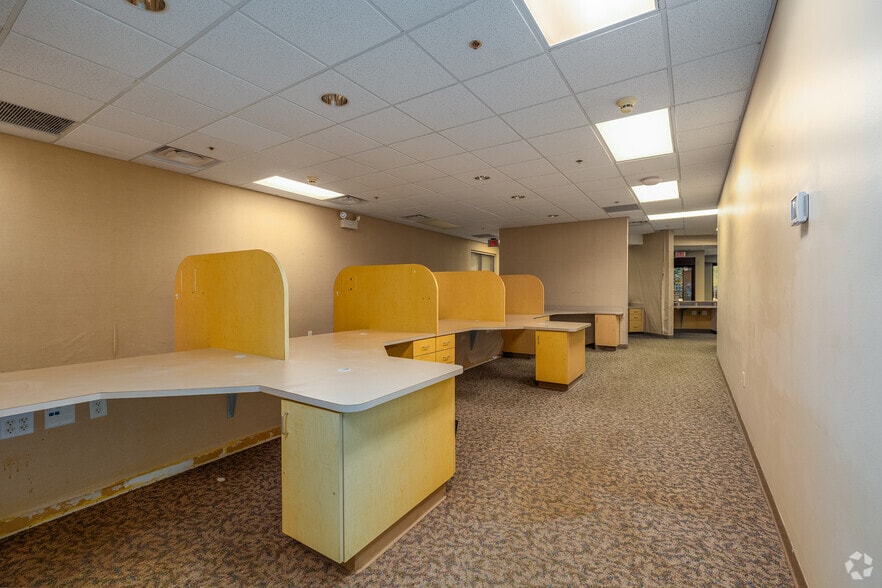More Photos Of 2900 S National Ave, Springfield Medical For Lease