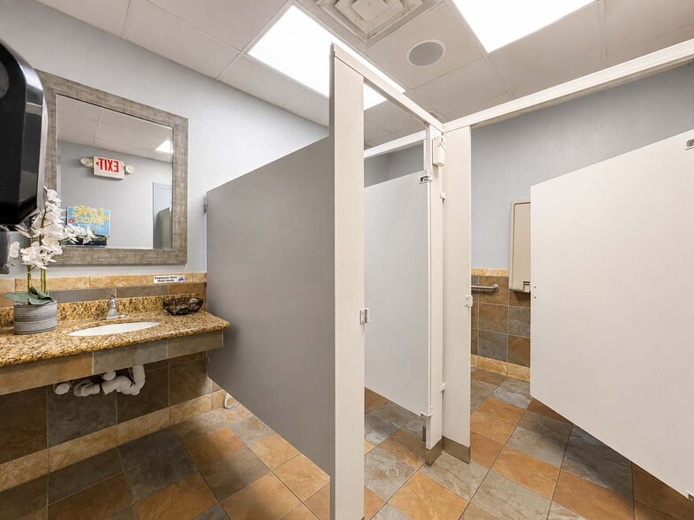 More Photos Of 9721 W Broadway St, Pearland Restaurant For Sale