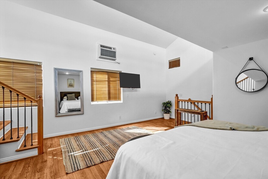 More Photos Of 179 Pomona Ave, Long Beach Hospitality For Sale