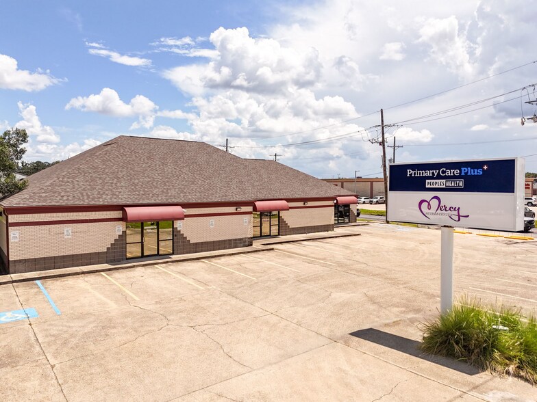 Primary Photo Of 1702 N Burnside Ave, Gonzales Medical For Lease