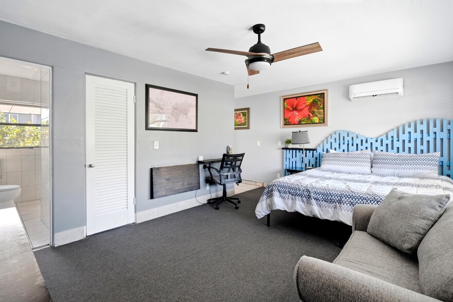 More Photos Of 11965 Gulf Blvd, Treasure Island Hotel For Sale