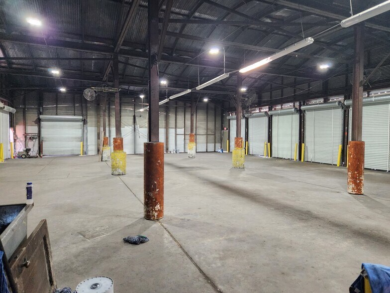 More Photos Of 1111 Virginia St, Mobile Industrial For Lease