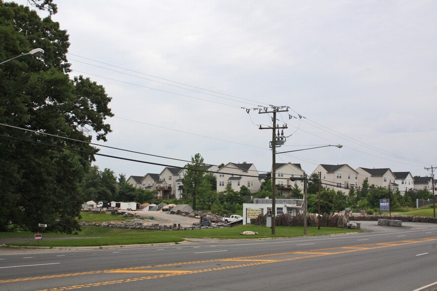 More Photos Of 9816-9824 Richmond Hwy, Lorton Freestanding For Lease