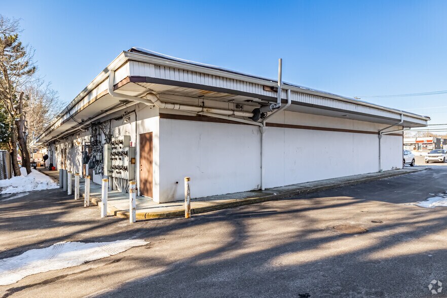 More Photos Of 1200 E Jericho Tpke, Huntington Storefront For Sale