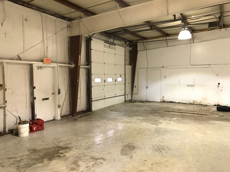 More Photos Of 9 Westport Ct, Bloomington Warehouse For Sale