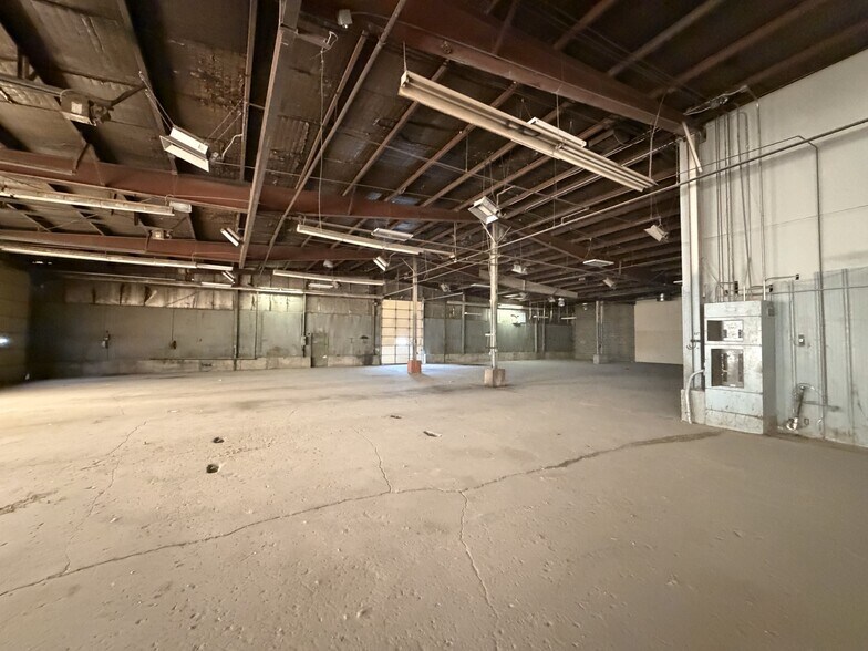More Photos Of 200 W 61st St N, Wichita Warehouse For Lease