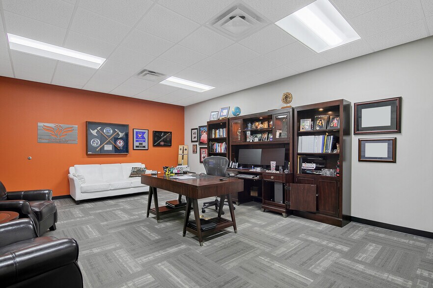 More Photos Of 2847 Bridgewood Dr, Fayetteville Office For Sale