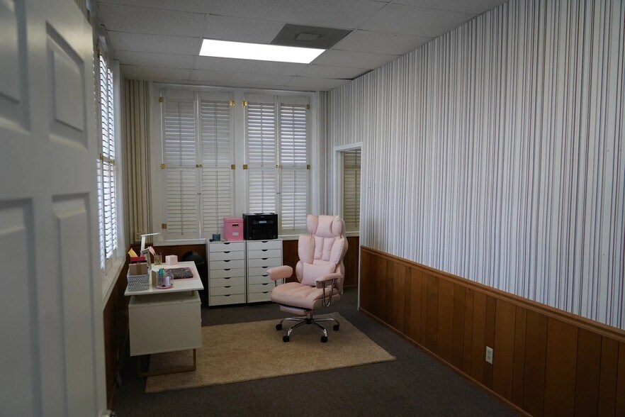 More Photos Of 201 Oneal St, Belton Office For Sale