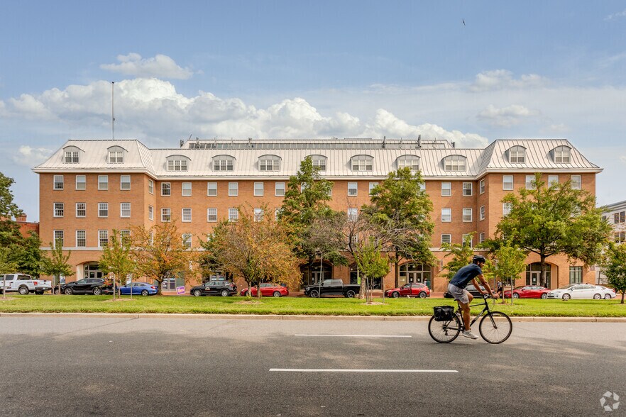 More Photos Of 600 Pennsylvania Ave SE, Washington Office For Lease