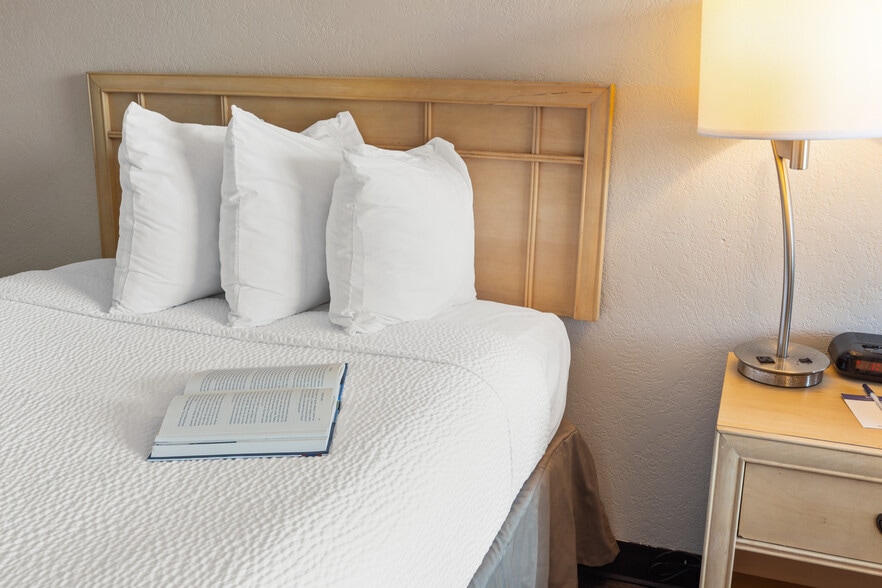 More Photos Of 1400 W Tunnel Blvd, Houma Hotel For Sale