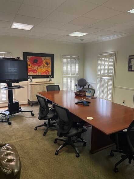 More Photos Of 2031 Shady Crest Dr, Birmingham Office For Sale