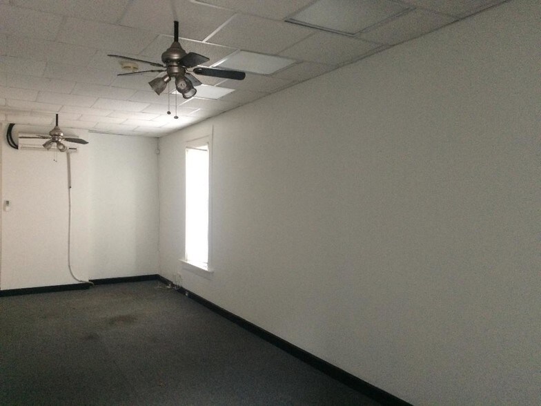 More Photos Of 3111 Norfolk St, Richmond Office For Sale