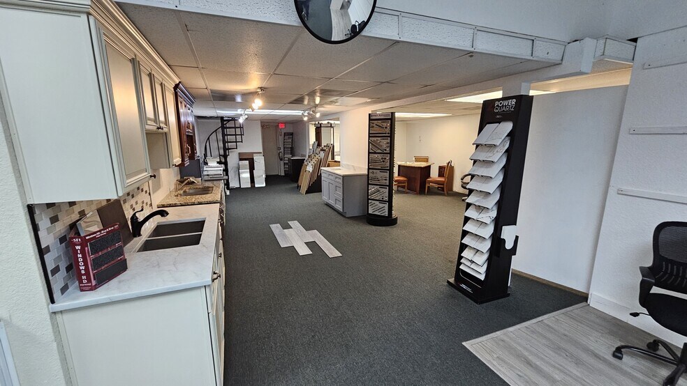 More Photos Of 4502 Old Winter Garden Rd, Orlando Warehouse For Lease