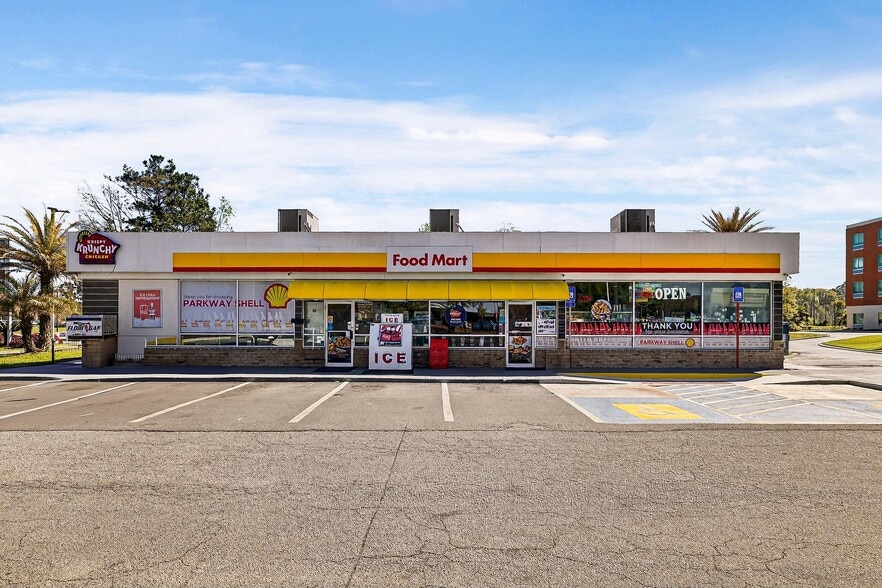 More Photos Of 4 Park Of Commerce Way, Savannah Convenience Store For Sale