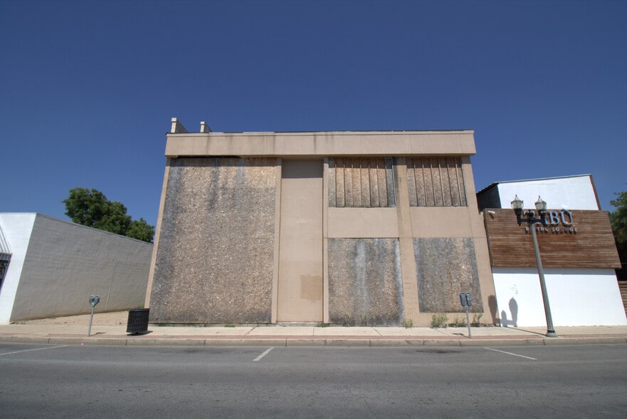 Primary Photo Of 515 S 17th St, McAllen General Retail For Sale
