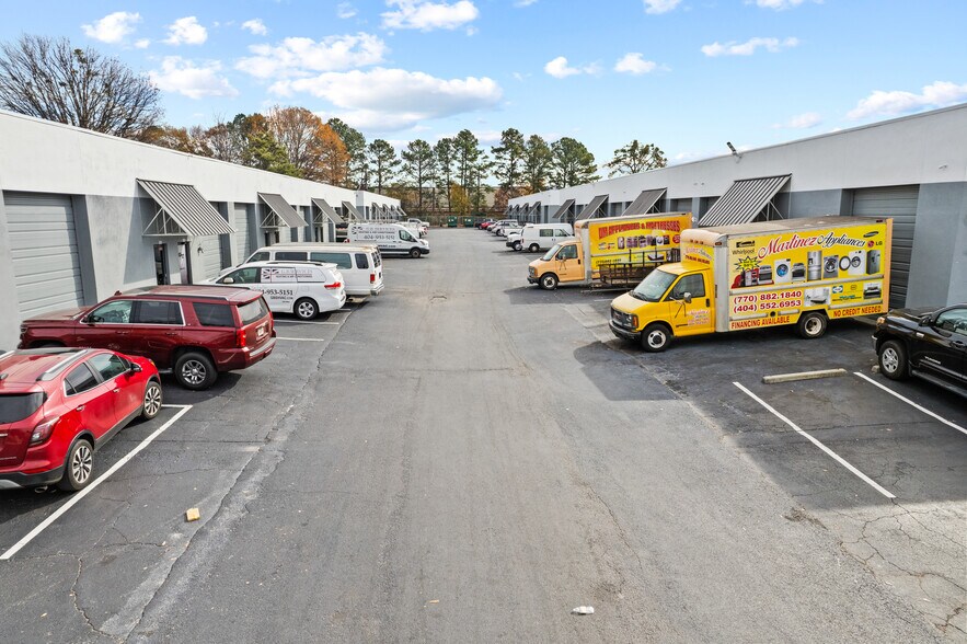More Photos Of 5859 New Peachtree Rd, Doraville Warehouse For Lease