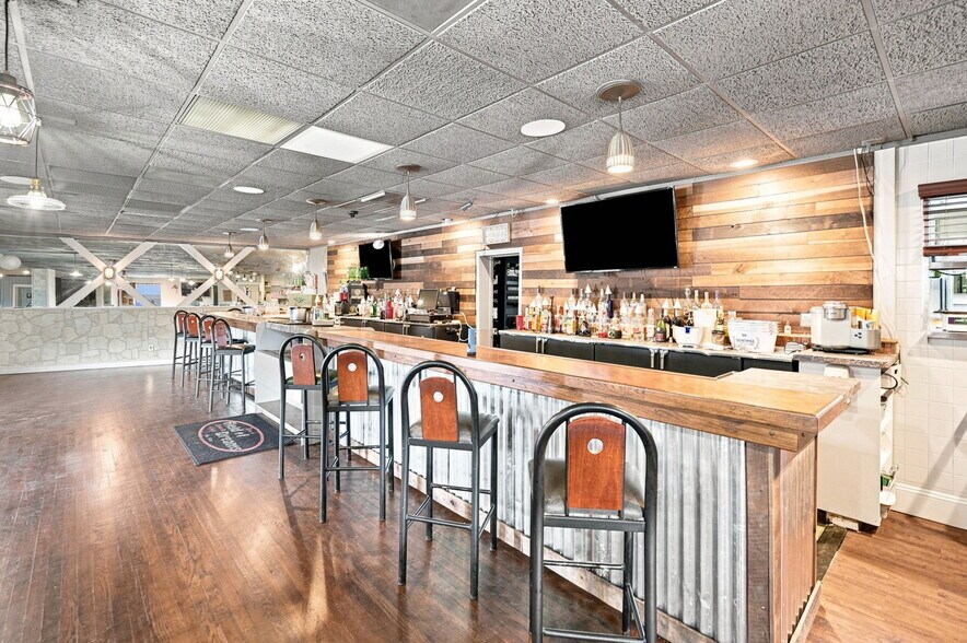 More Photos Of 1090 Rochester Rd, Troy Restaurant For Sale