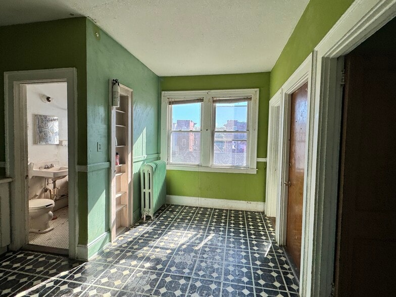 More Photos Of 102 Rowe Ave, Hartford Apartments For Sale
