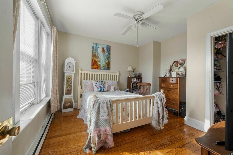 More Photos Of 5 Waveway Ave, Winthrop Apartments For Sale