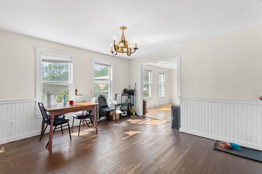 More Photos Of 107 Maple St, Barnstead Restaurant For Sale