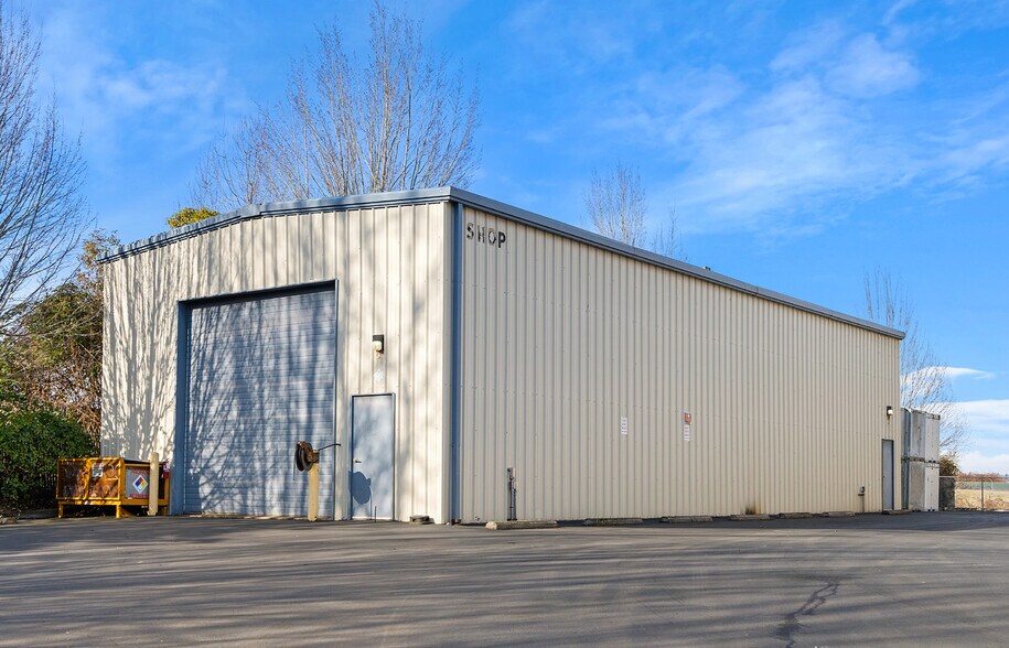 More Photos Of 9611 NE Sunderland Rd, Portland Warehouse For Lease