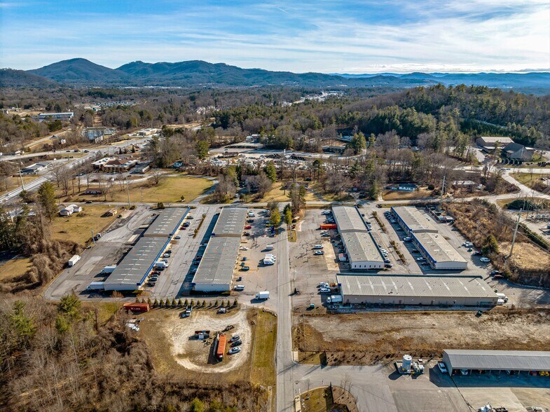 More Photos Of 44 Buck Shoals Rd, Arden Unknown For Lease