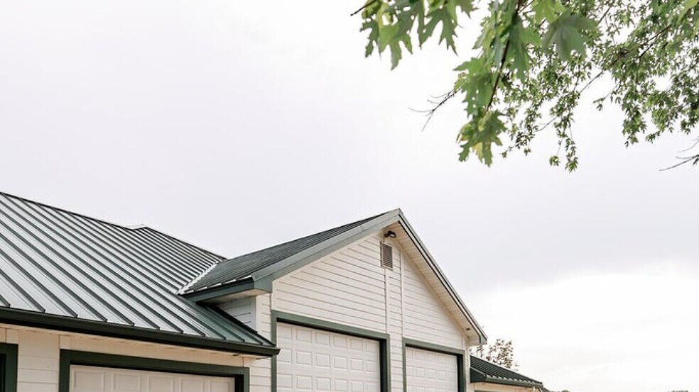 More Photos Of 352 MO-245, Dadeville Horse Stables For Sale