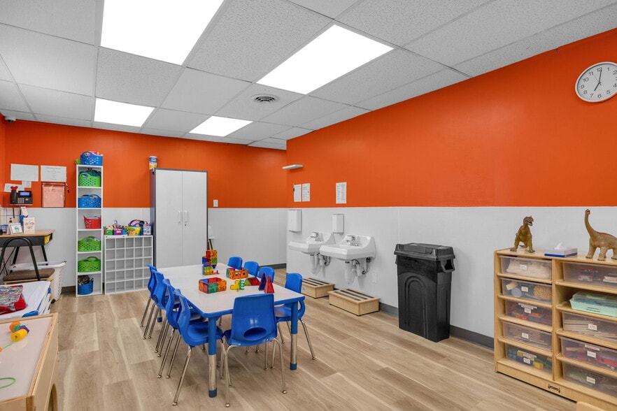 More Photos Of 10455-10499 N College Ave, Carmel Office For Sale