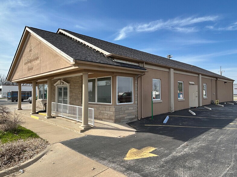 More Photos Of 105 E State St, Hamel Office For Lease