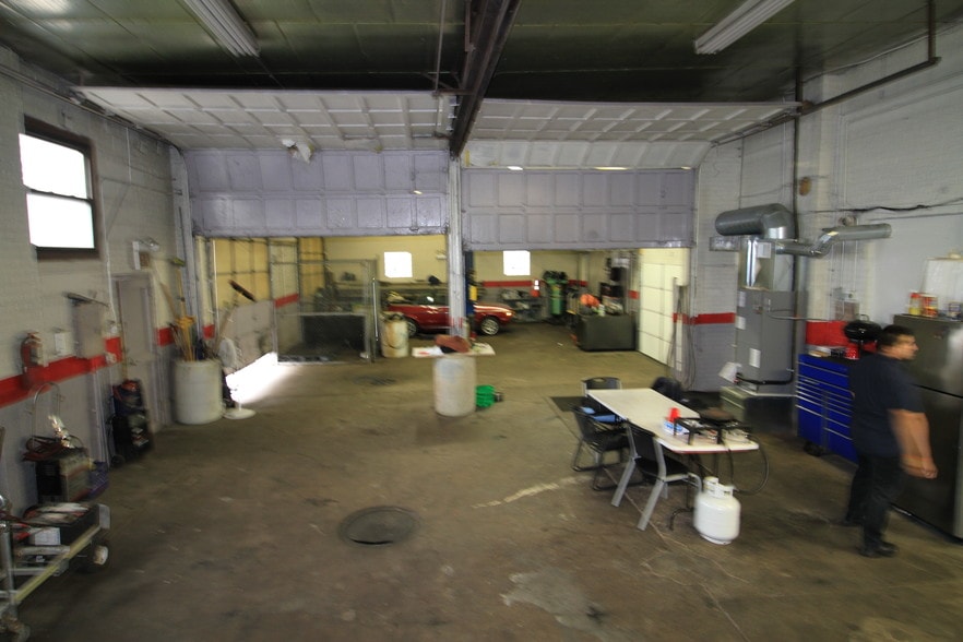 More Photos Of 1233 S Cicero Ave, Cicero Auto Repair For Sale