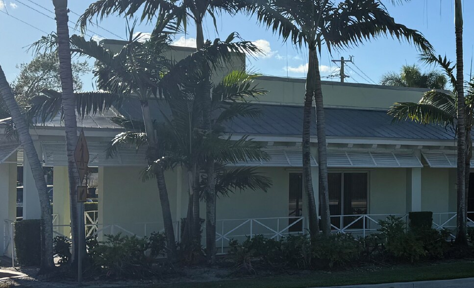 More Photos Of 612-616 SE Dixie Hwy, Stuart Office For Lease