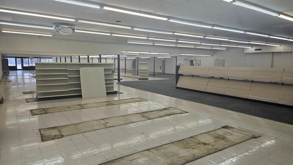 More Photos Of 425 Camden Rd, Huntington Drugstore For Sale