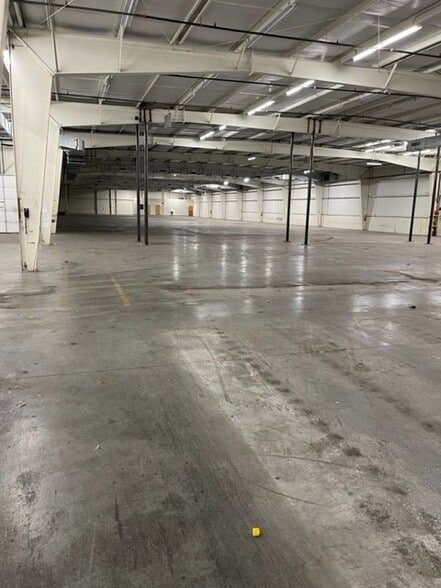 More Photos Of 606 Pine Tree Rd, Oxford Warehouse For Lease