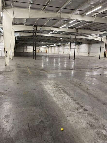 More Photos Of 606 Pine Tree Rd, Oxford Warehouse For Lease