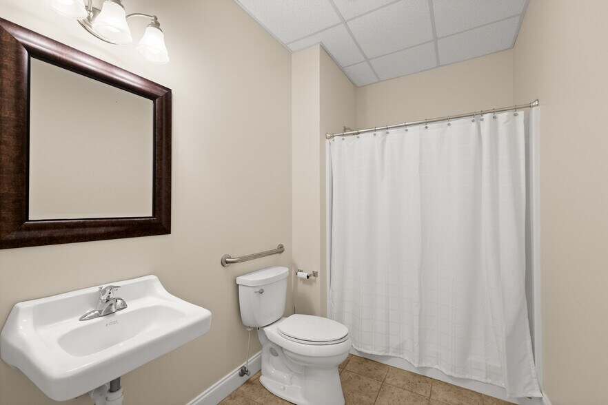 More Photos Of 135 Midway Dr, Cornelia Medical For Sale