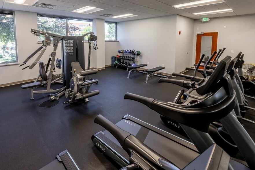 More Photos Of 5133 W Terrace Dr, Madison Office For Lease