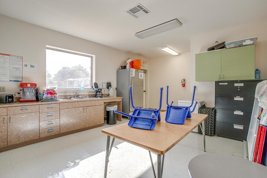 More Photos Of 905 Roberts Cut Off Rd, River Oaks Office For Sale