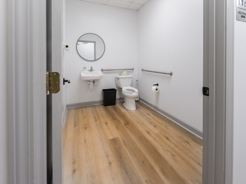 More Photos Of 621-625 Huntsman Ct, Gastonia Medical For Lease