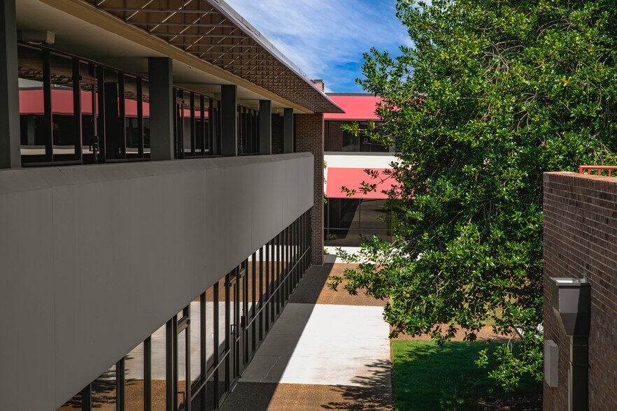 More Photos Of 9050 Executive Park Dr, Knoxville Office For Lease