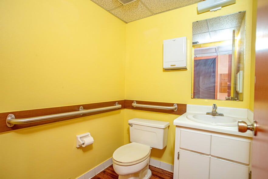 More Photos Of 7109 NW 11th Pl, Gainesville Medical For Sale