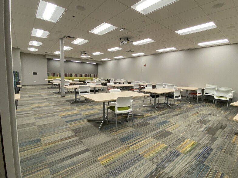 More Photos Of 2725 Mall Dr, Eau Claire Medical For Lease