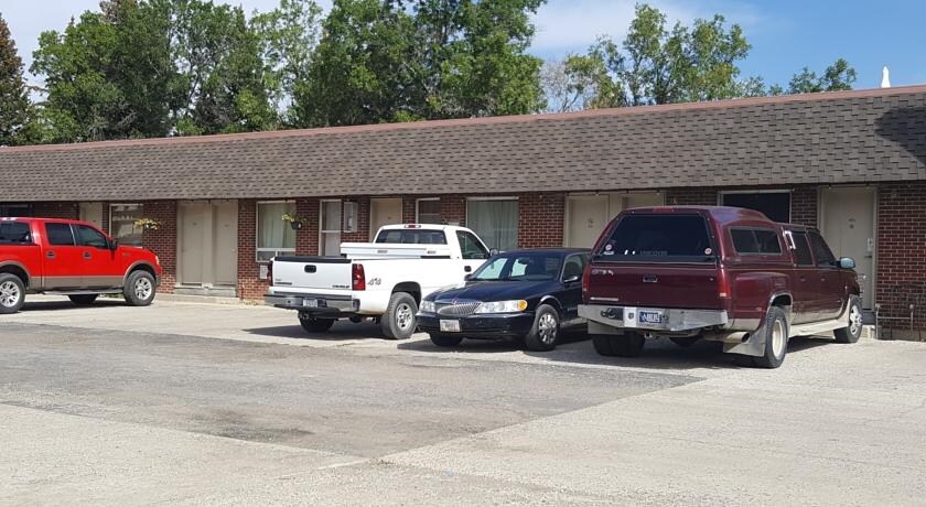 More Photos Of 216 NE Main St, Lewistown Hotel For Sale