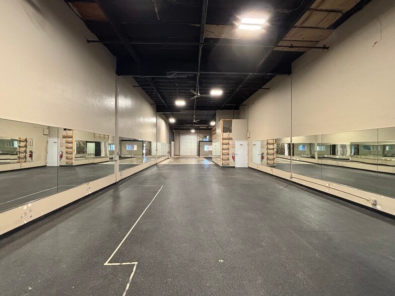 More Photos Of 520 California Blvd, Napa Warehouse For Lease