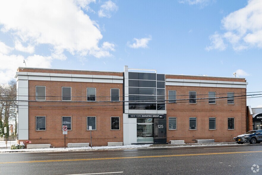 More Photos Of 125 Mineola Ave, Roslyn Heights Medical For Sale