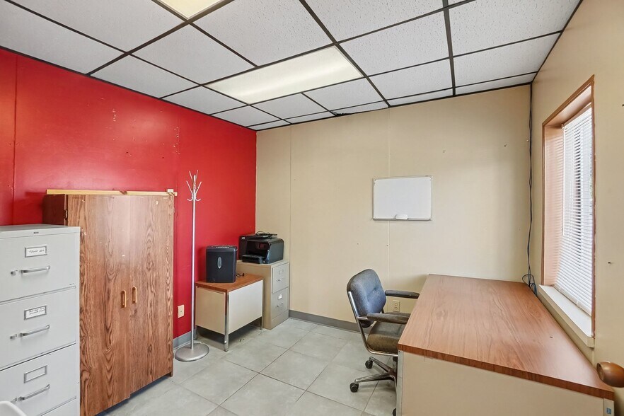 More Photos Of 1230 Locust St, Fremont Manufacturing For Lease