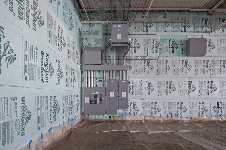 More Photos Of 32070 Gratiot Ave, Roseville Freestanding For Lease