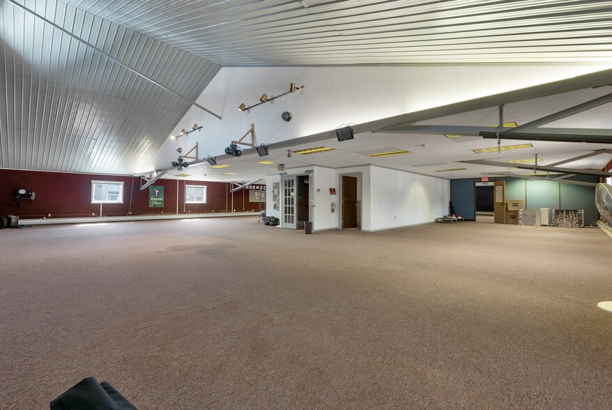 More Photos Of 55 Maynesboro St, Berlin Industrial For Sale