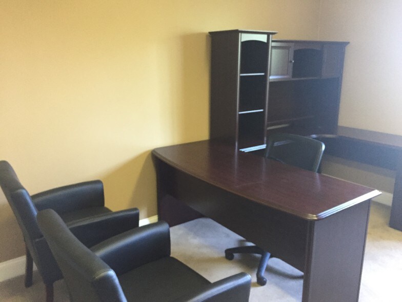 More Photos Of 106 Colony Park Dr, Cumming Office Residential For Lease