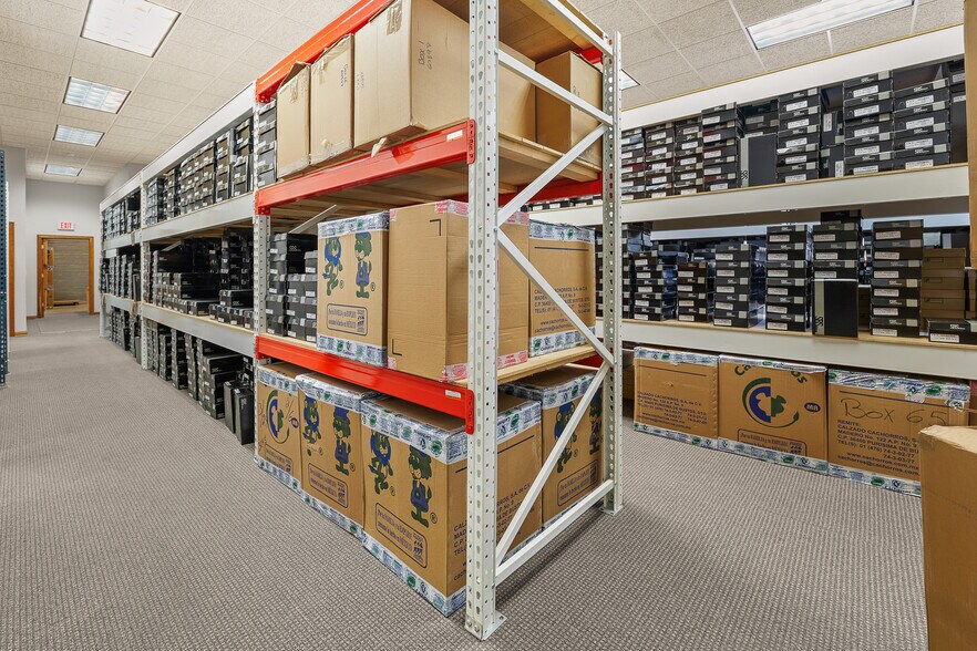 More Photos Of 1828 Park Ave, New Holstein Light Distribution For Sale