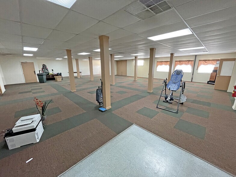 More Photos Of 102 W Franklin St, Steelton Service For Lease